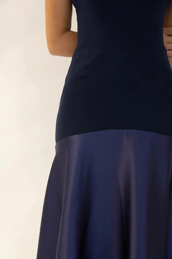 Maitena - Vestido largo sin tirantes con falda de satén