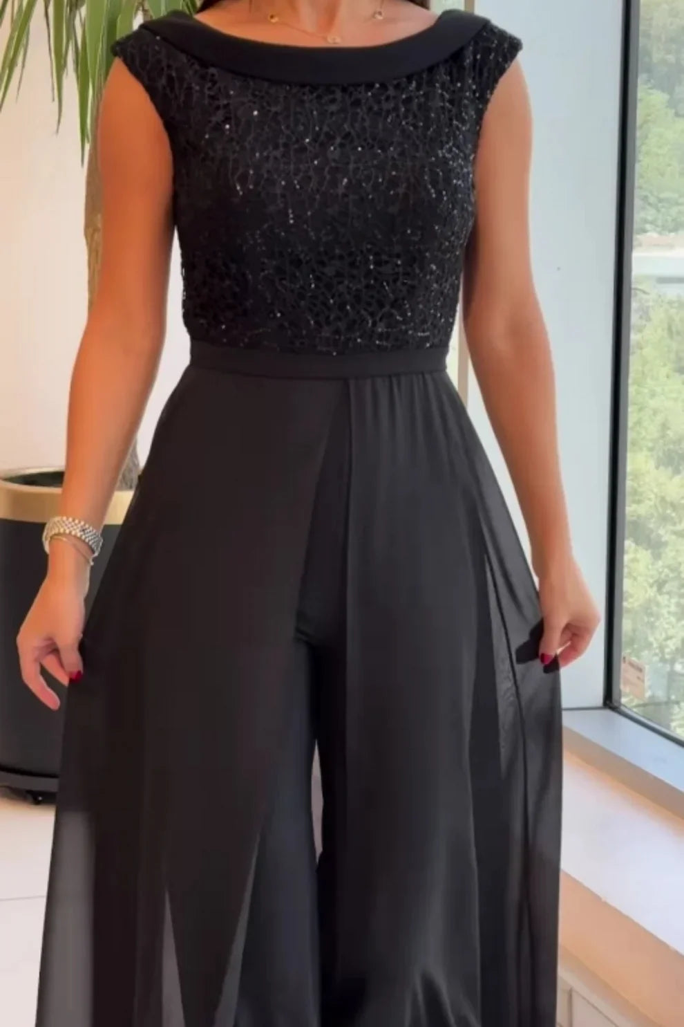 Luna - Elegante mono sin mangas