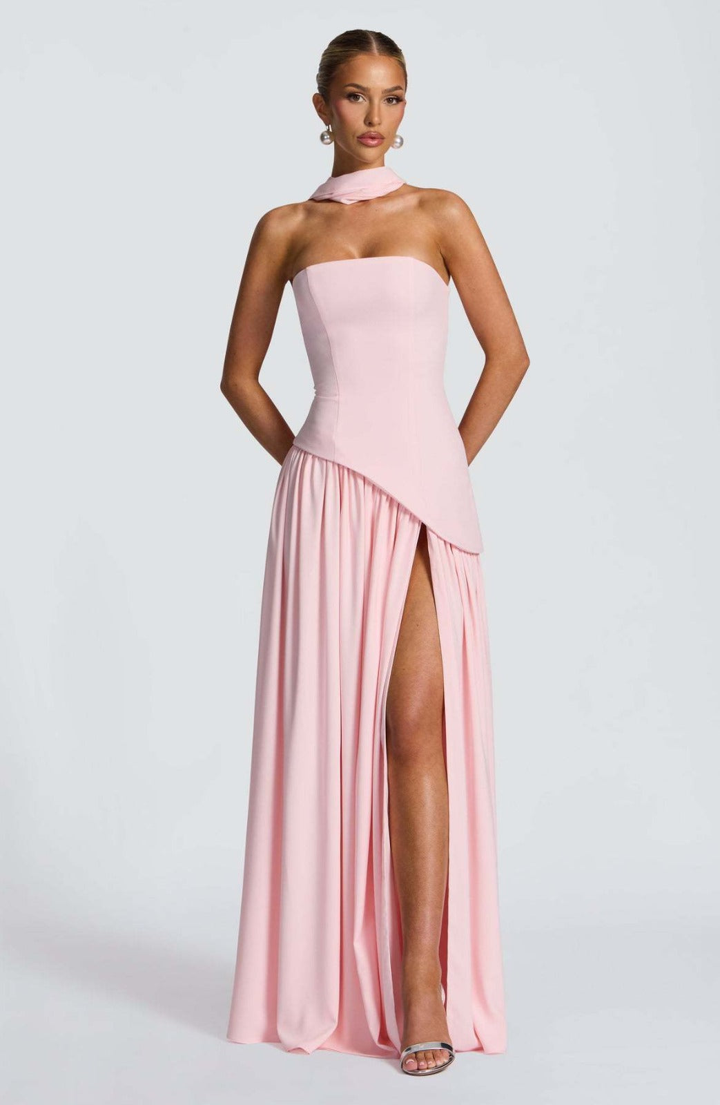 Mia - Vestido largo con cinta y abertura sin tirantes