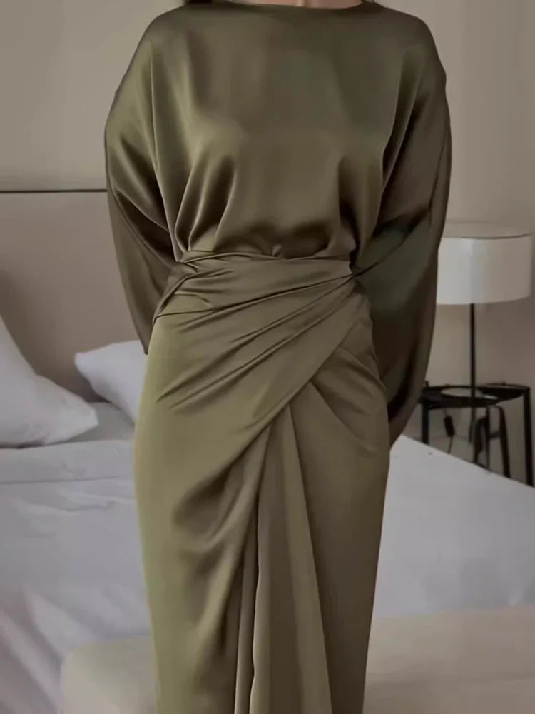 Patricia – Vestido maxi satinado con manga murciélago