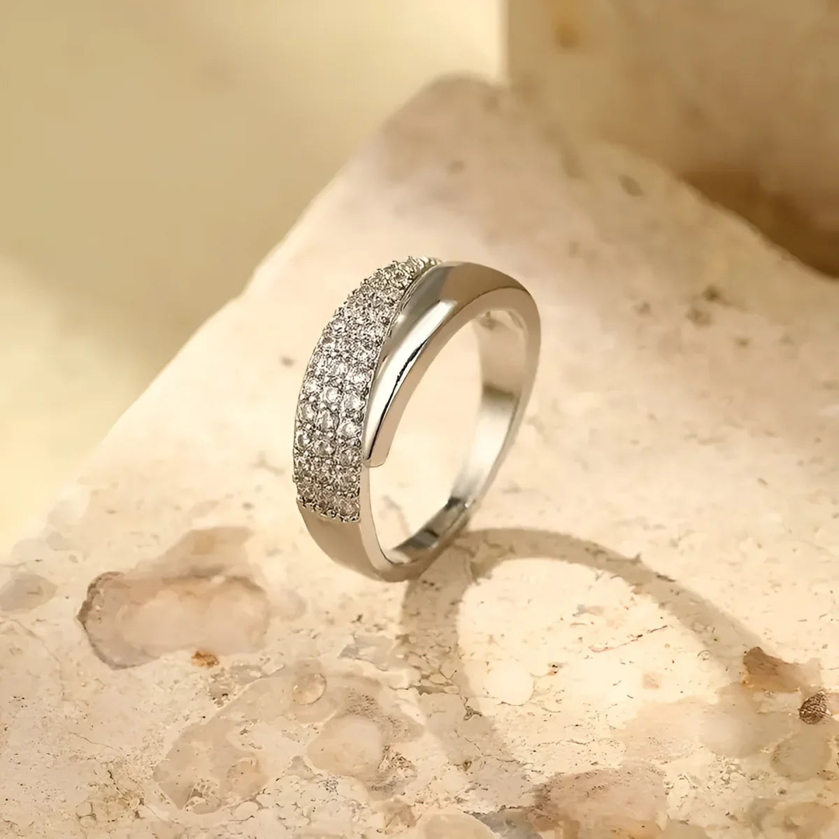 Julia – Anillo elegante Haven