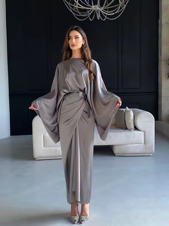 Patricia – Vestido maxi satinado con manga murciélago