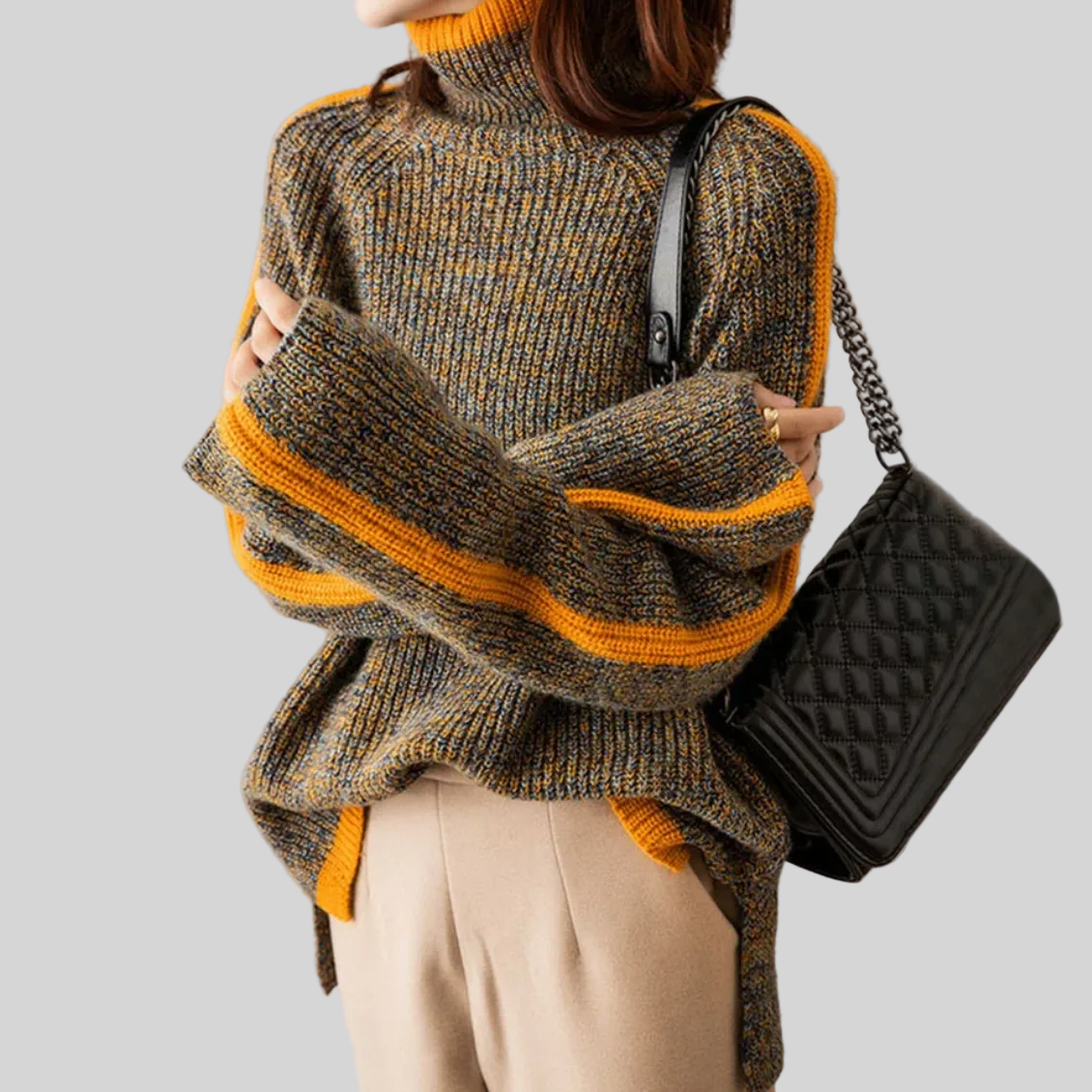 Camila | El Turtleneck con Detalles Oro