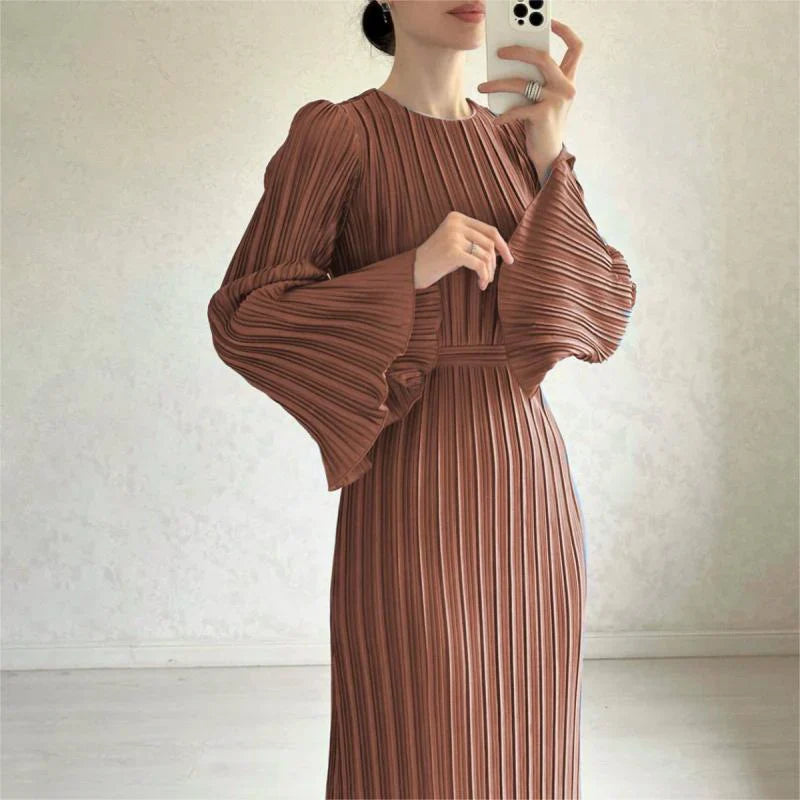 Felicia™ – Vestido largo plisado con mangas acampanadas