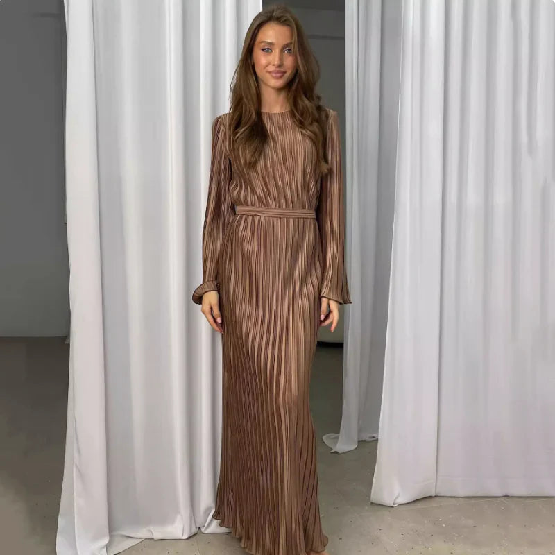 Felicia™ – Vestido largo plisado con mangas acampanadas