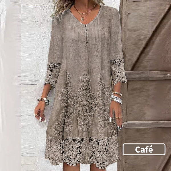 Lucía™ Vestido corto con bordado floral y encaje, manga 3/4 y escote en pico
